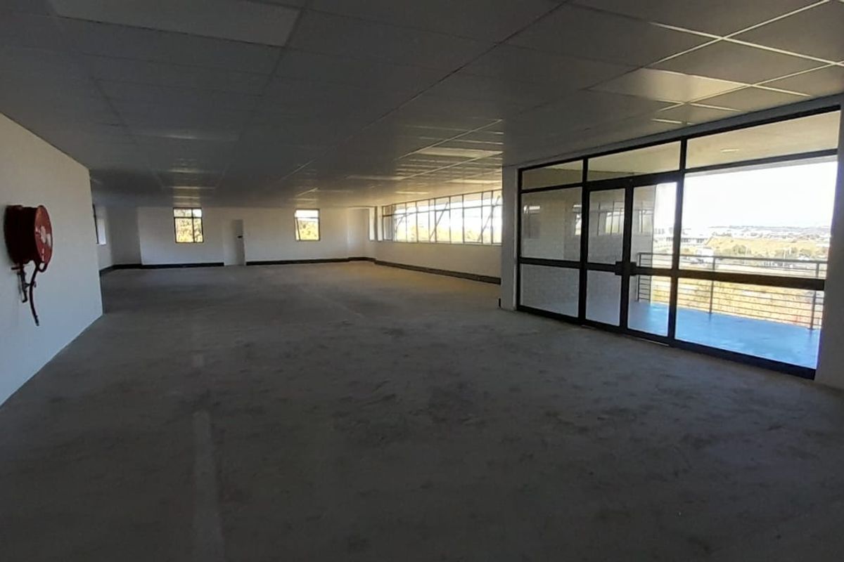 Prestigious Freestanding 3,949m2 Corporate Office Building To Let in Waterfall Office Park, Midrand - Photo 4