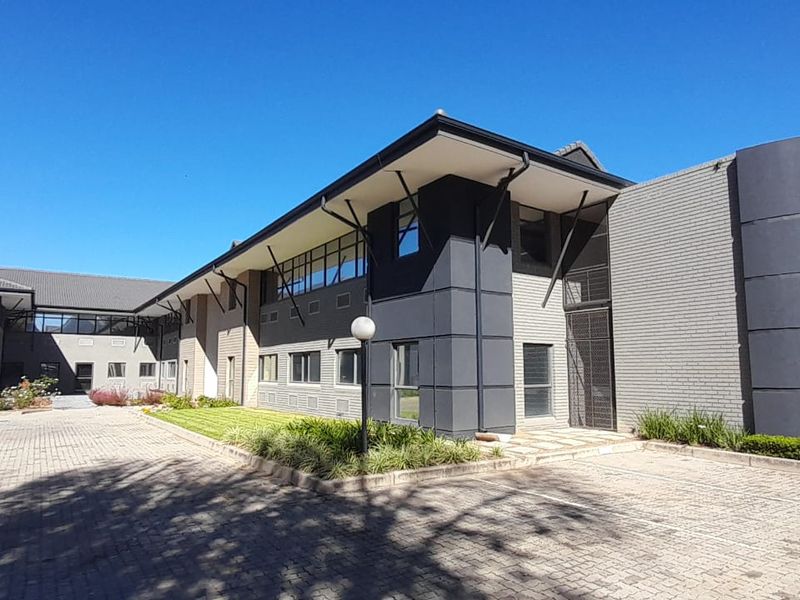Prestigious Freestanding 3,949m2 Corporate Office Building To Let in Waterfall Office Park, Midrand - Photo 2