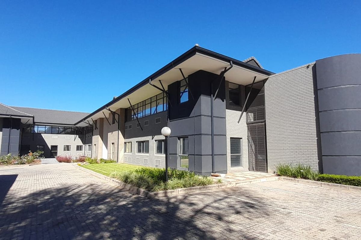 Prestigious Freestanding 3,949m2 Corporate Office Building To Let in Waterfall Office Park, Midrand - Photo 2