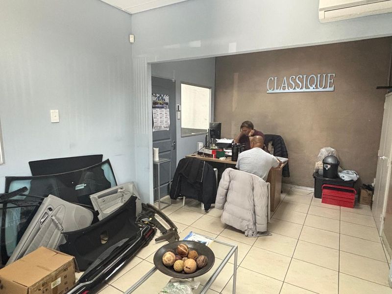 340sqm Workshop for rent in Pmb Central CBD for R20000-00 per month plus Vat - Photo 6