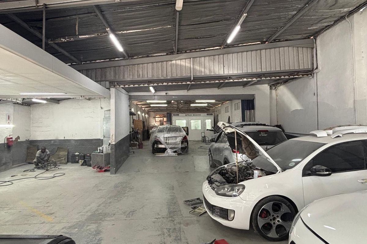 340sqm Workshop for rent in Pmb Central CBD for R20000-00 per month plus Vat - Photo 3