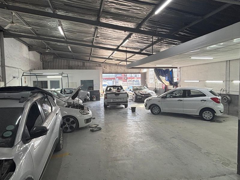340sqm Workshop for rent in Pmb Central CBD for R20000-00 per month plus Vat - Photo 2