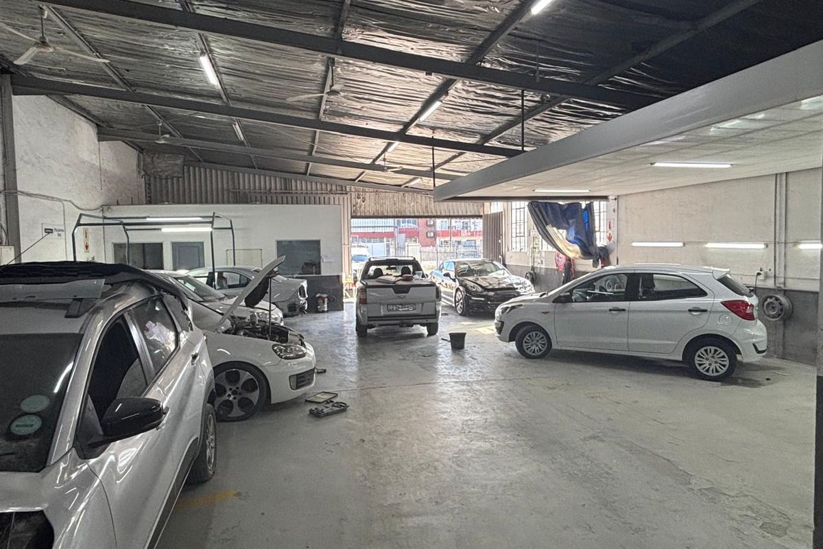 340sqm Workshop for rent in Pmb Central CBD for R20000-00 per month plus Vat - Photo 2