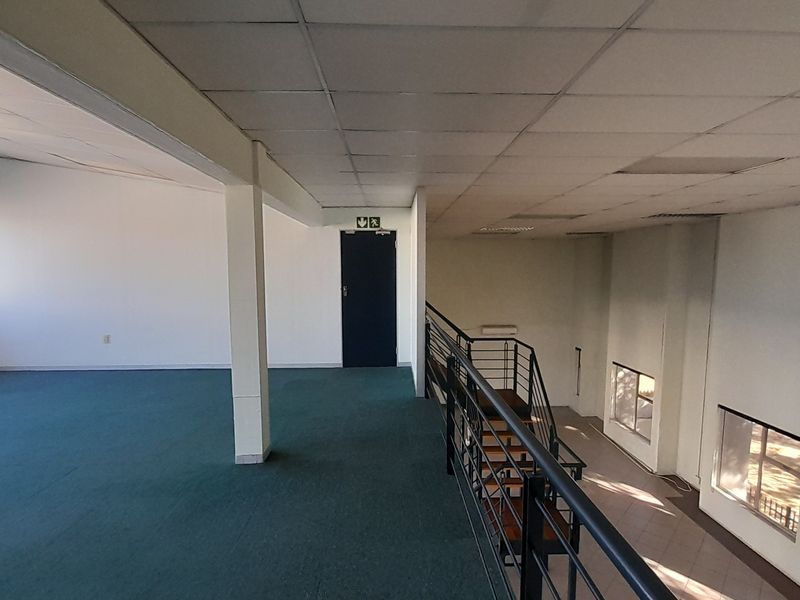 Professional 365m2 Office Space with Kyalami Circuit Views - Photo 10