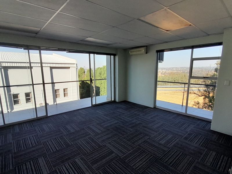 Professional 365m2 Office Space with Kyalami Circuit Views - Photo 5