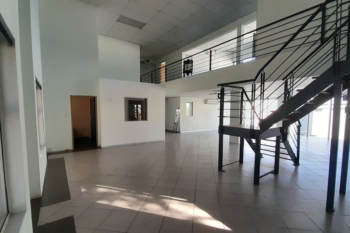 Professional 365m2 Office Space with Kyalami Circuit Views - Photo 3