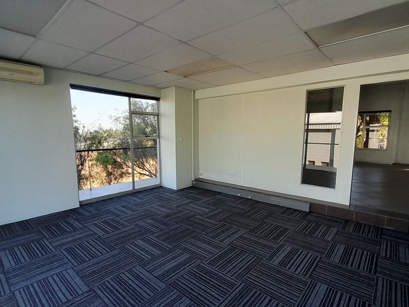 Professional 365m2 Office Space with Kyalami Circuit Views - Photo 6