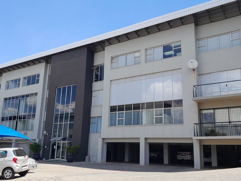 Professional 365m2 Office Space with Kyalami Circuit Views - Photo 2