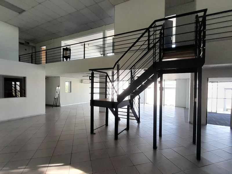 Professional 365m2 Office Space with Kyalami Circuit Views - Photo 4