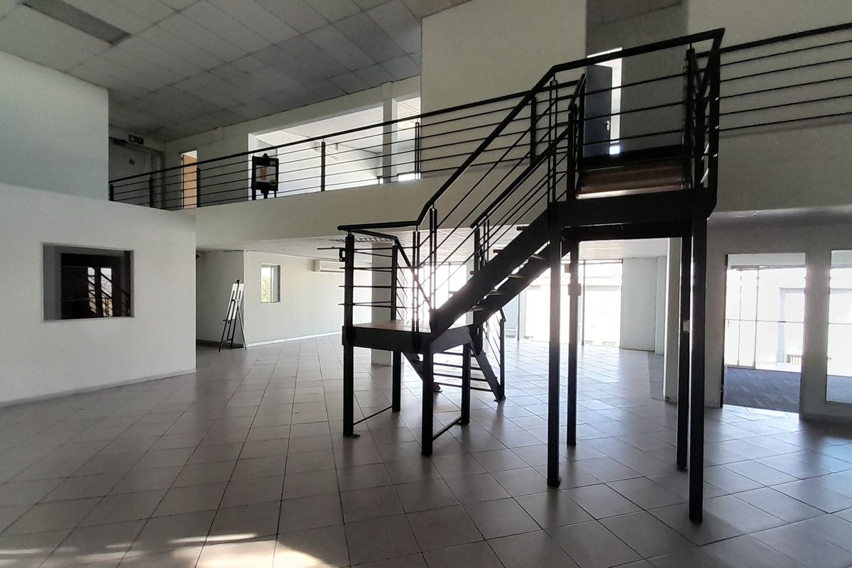 Professional 365m2 Office Space with Kyalami Circuit Views - Photo 4