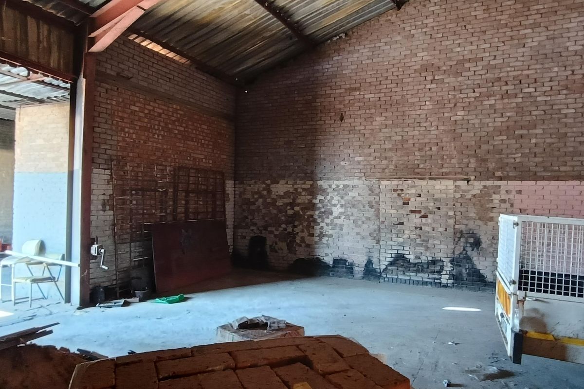 Warehouse to let - Photo 2