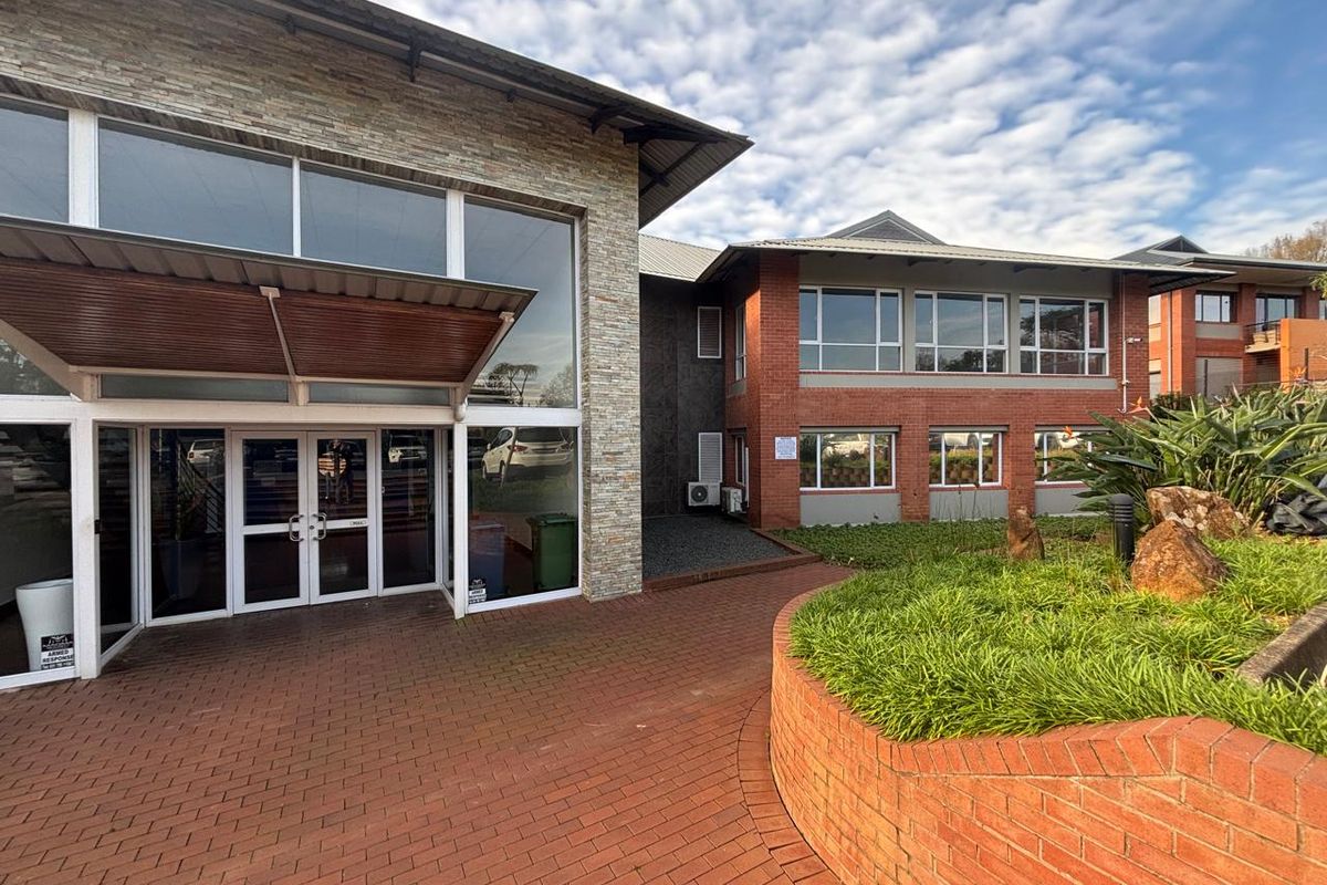 101sqm Office for rent in Hilton at R16895-00 per month plus Vat - Photo 2