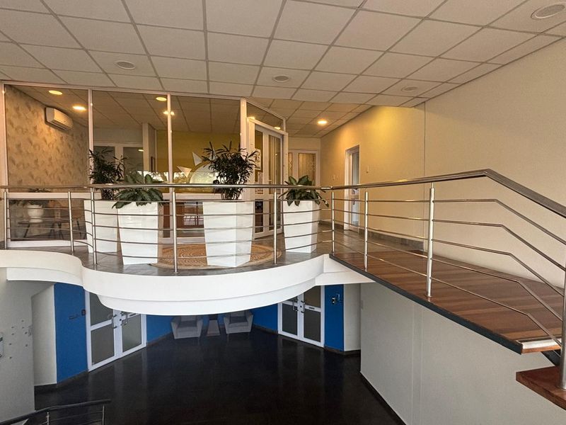 101sqm Office for rent in Hilton at R16895-00 per month plus Vat - Photo 9