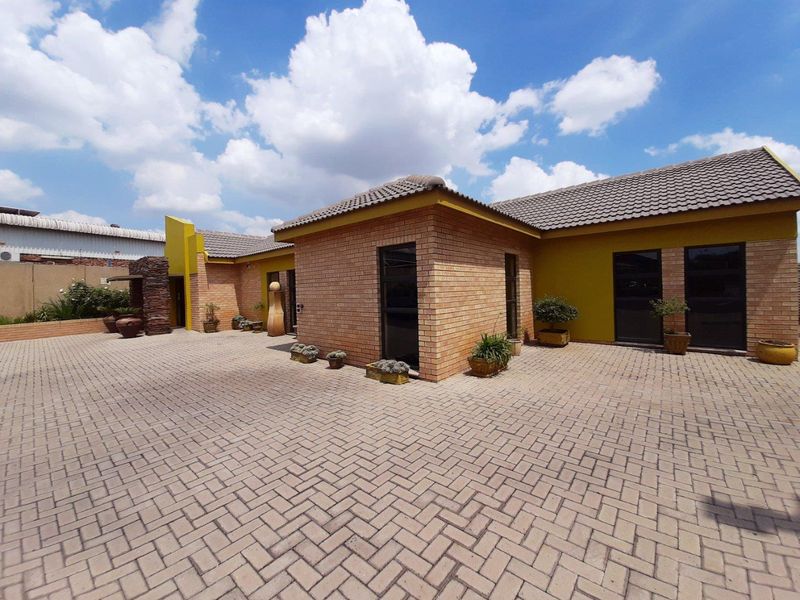 Commercial property for sale in Sasolburg industrial area - Photo 10