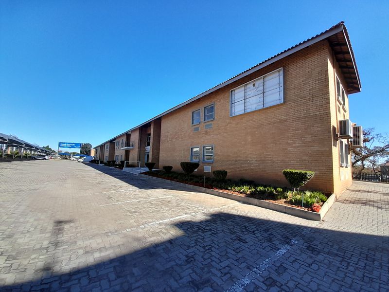 Rare Large Scale Office Opportunity with Storage Capability in Midrand - Photo 1