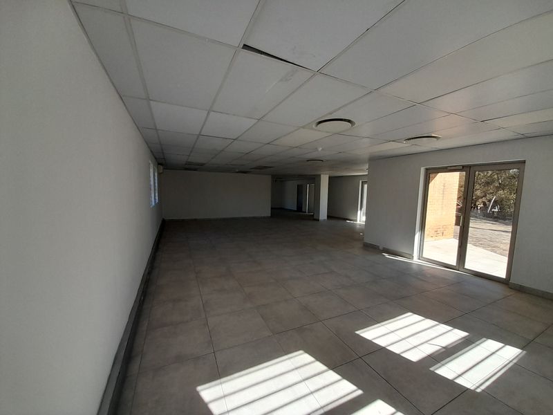 Rare Large Scale Office Opportunity with Storage Capability in Midrand - Photo 5