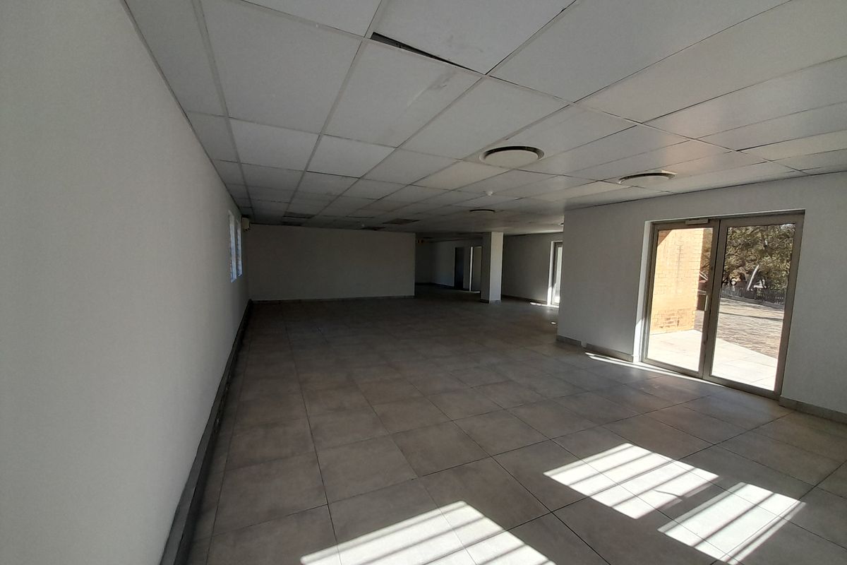 Rare Large Scale Office Opportunity with Storage Capability in Midrand - Photo 5