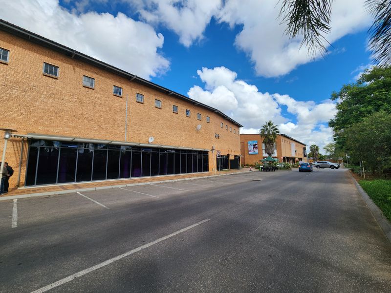 Prime 269m2 Ground Floor Retail Space To Let in  Metro Lifestyle, Montana - Photo 2