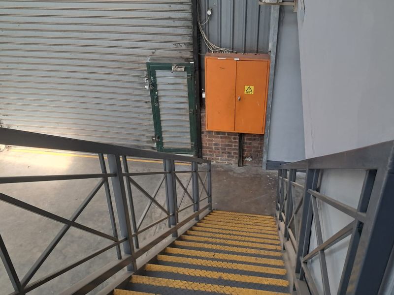 1550 Warehouse with Office space in Midrand - Photo 10