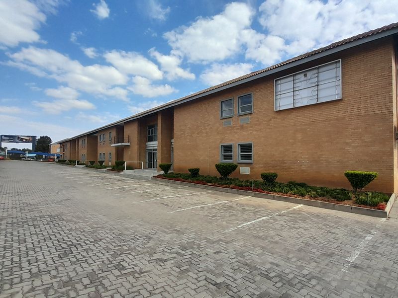 Large Flexible Office Space with N1 Highway Exposure - Photo 1