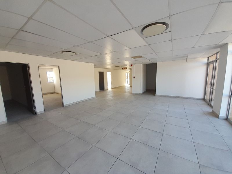 Large Flexible Office Space with N1 Highway Exposure - Photo 10