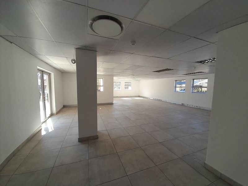 Large Flexible Office Space with N1 Highway Exposure - Photo 6