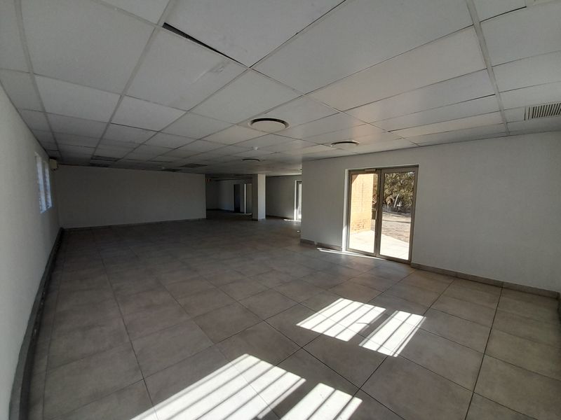 Large Flexible Office Space with N1 Highway Exposure - Photo 5