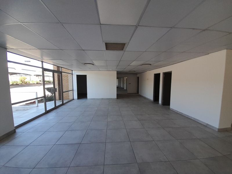 Large Flexible Office Space with N1 Highway Exposure - Photo 9