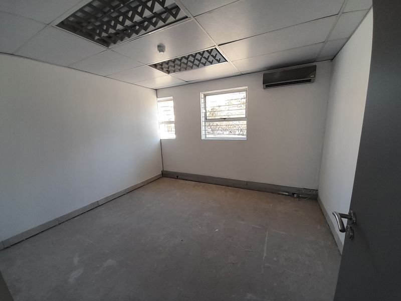 Large Flexible Office Space with N1 Highway Exposure - Photo 8