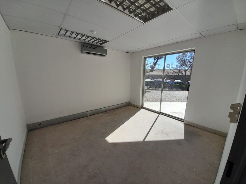 Large Flexible Office Space with N1 Highway Exposure - Photo 7
