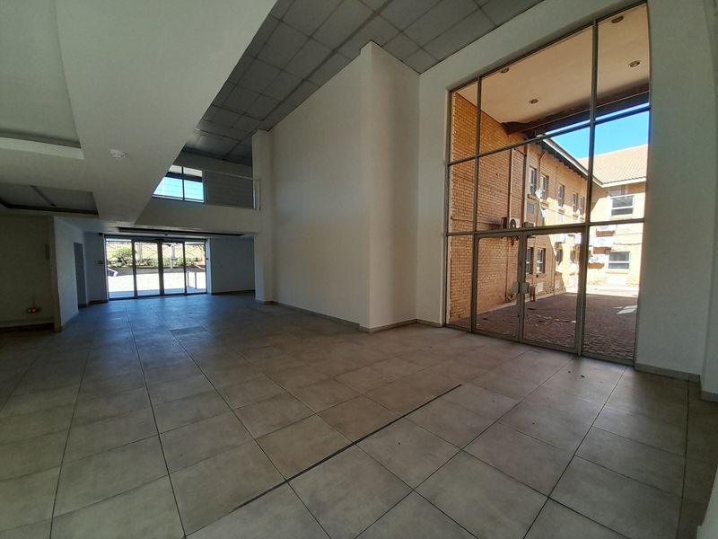 Large Flexible Office Space with N1 Highway Exposure - Photo 3
