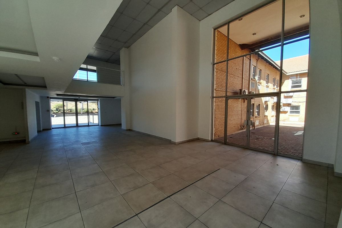 Large Flexible Office Space with N1 Highway Exposure - Photo 3