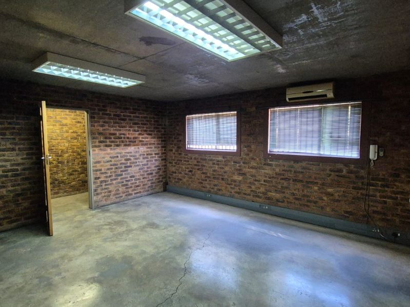 Well-Located 1000m2 High-Power Industrial Warehouse To Let in Silverton - Photo 5