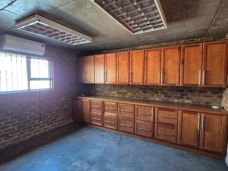 Well-Located 1000m2 High-Power Industrial Warehouse To Let in Silverton - Photo 9