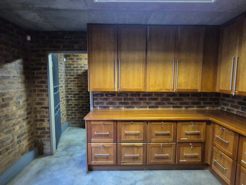 Well-Located 1000m2 High-Power Industrial Warehouse To Let in Silverton - Photo 7