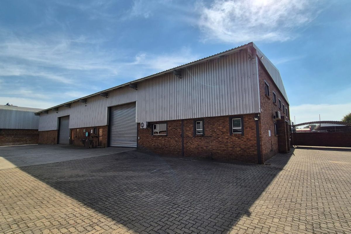 Well-Located 1000m2 High-Power Industrial Warehouse To Let in Silverton - Photo 2