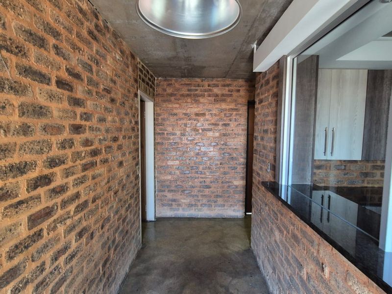 Well-Located 1000m2 High-Power Industrial Warehouse To Let in Silverton - Photo 3