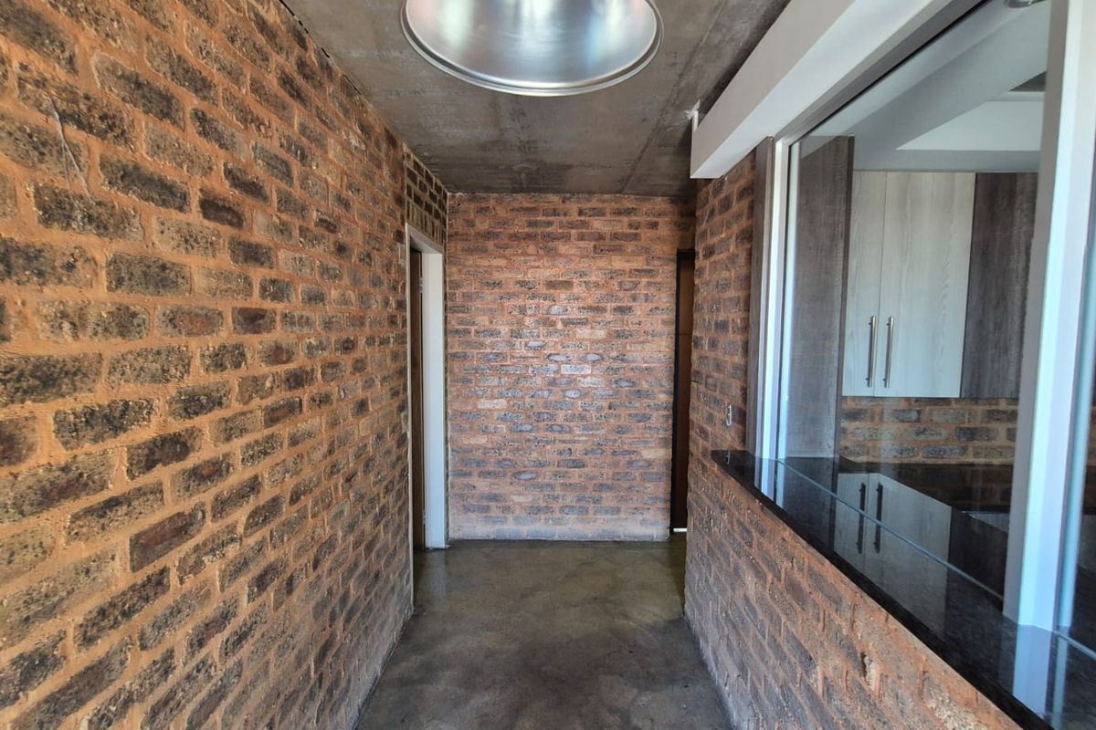 Well-Located 1000m2 High-Power Industrial Warehouse To Let in Silverton - Photo 3