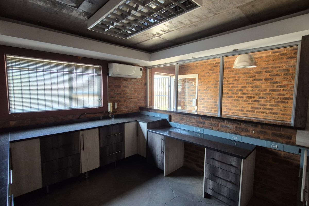 Well-Located 1000m2 High-Power Industrial Warehouse To Let in Silverton - Photo 4