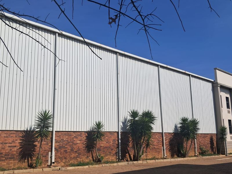 1560 Warehouse with Office space in Midrand - Photo 2