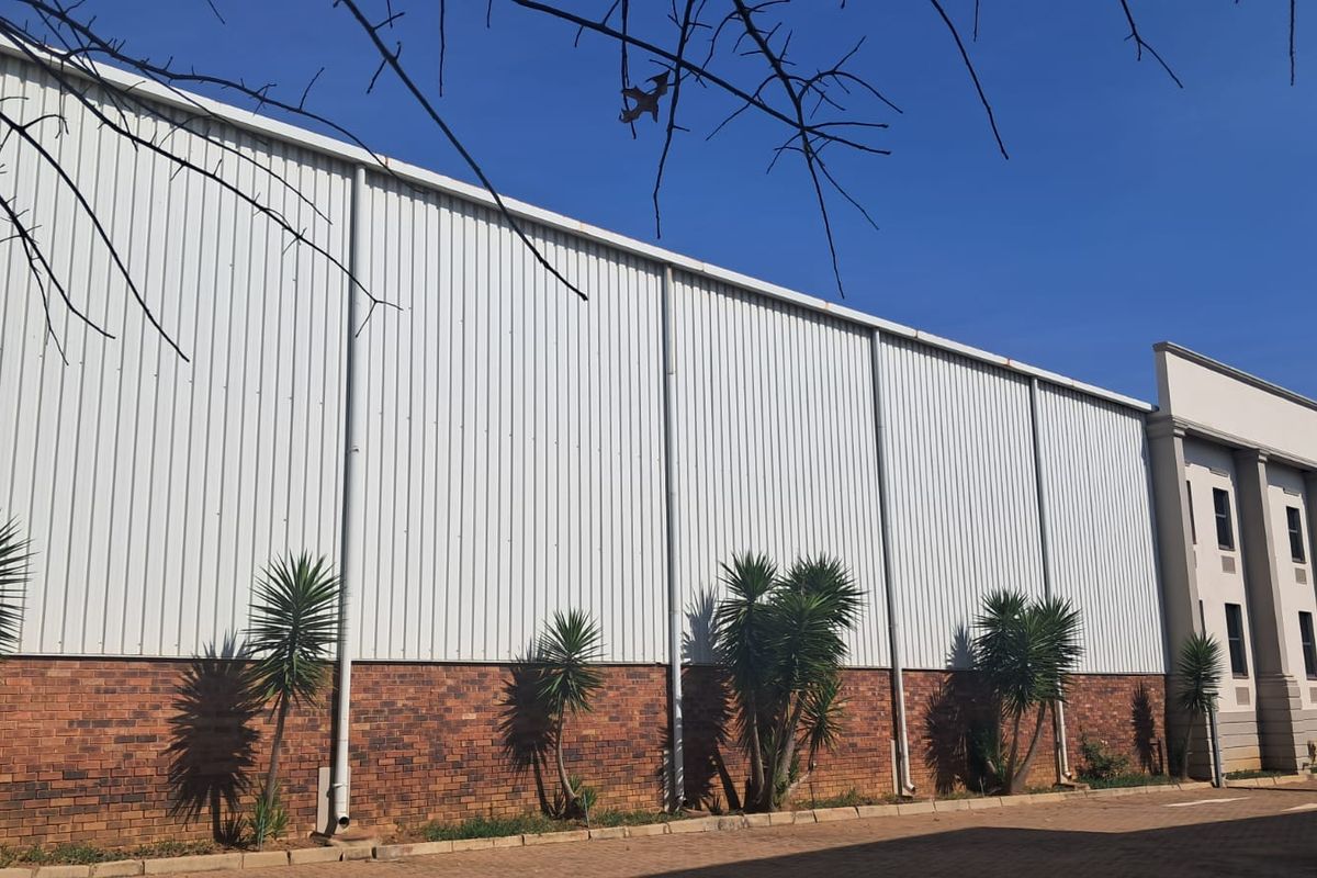 1560 Warehouse with Office space in Midrand - Photo 2