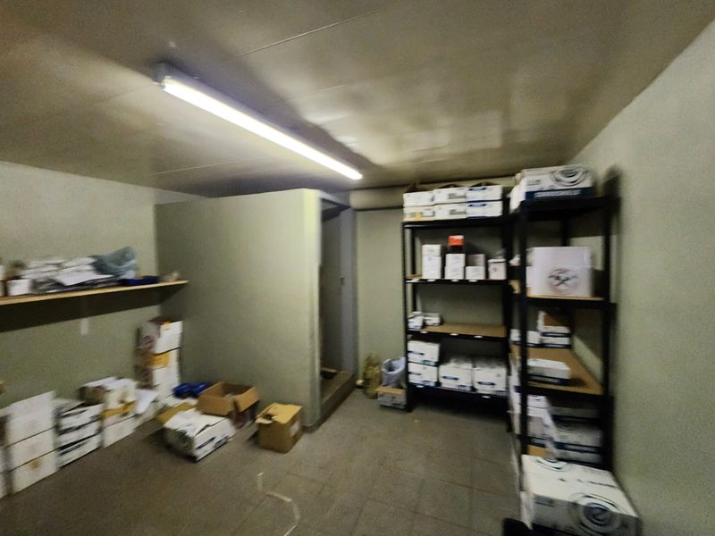 Secure 569m2 Warehouse To Let in Koedoespoort with Excellent Access & Dual Roller Shutter Doors - Photo 9