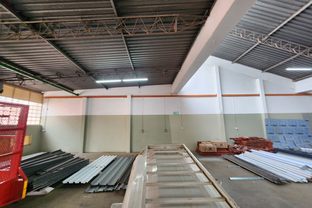 Secure 569m2 Warehouse To Let in Koedoespoort with Excellent Access & Dual Roller Shutter Doors - Photo 4