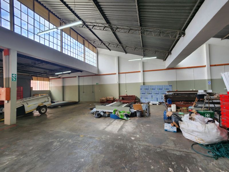 Secure 569m2 Warehouse To Let in Koedoespoort with Excellent Access & Dual Roller Shutter Doors - Photo 6