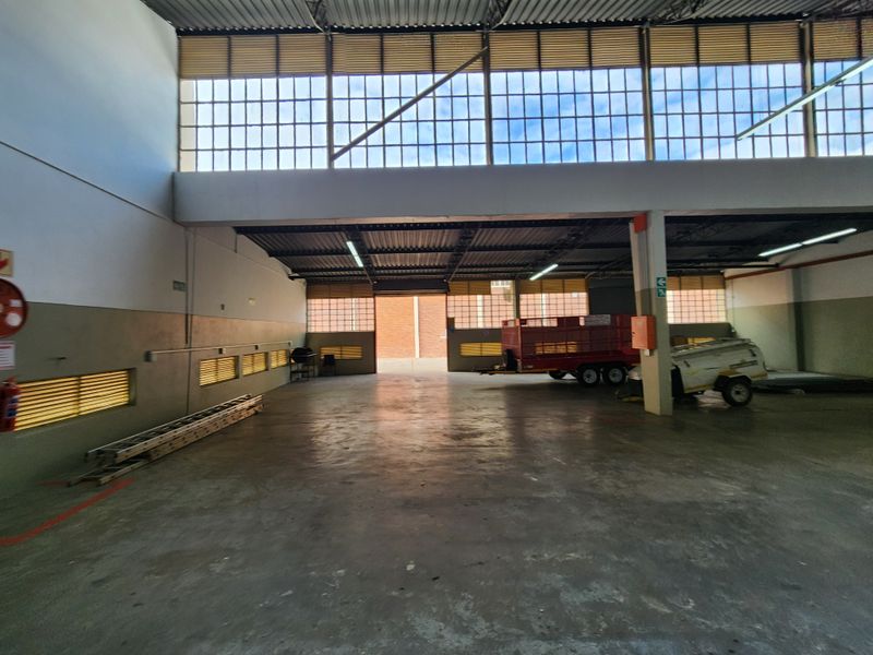 Secure 569m2 Warehouse To Let in Koedoespoort with Excellent Access & Dual Roller Shutter Doors - Photo 5