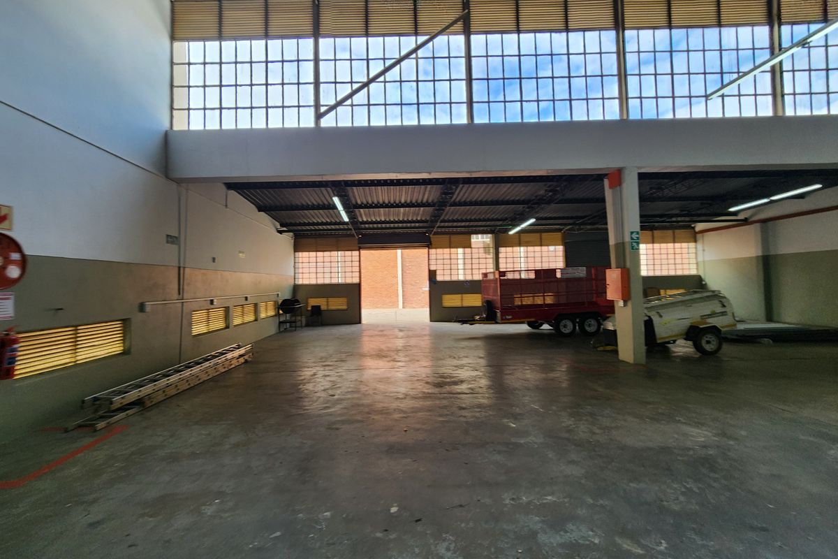 Secure 569m2 Warehouse To Let in Koedoespoort with Excellent Access & Dual Roller Shutter Doors - Photo 5
