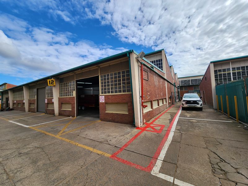 Secure 569m2 Warehouse To Let in Koedoespoort with Excellent Access & Dual Roller Shutter Doors - Photo 2