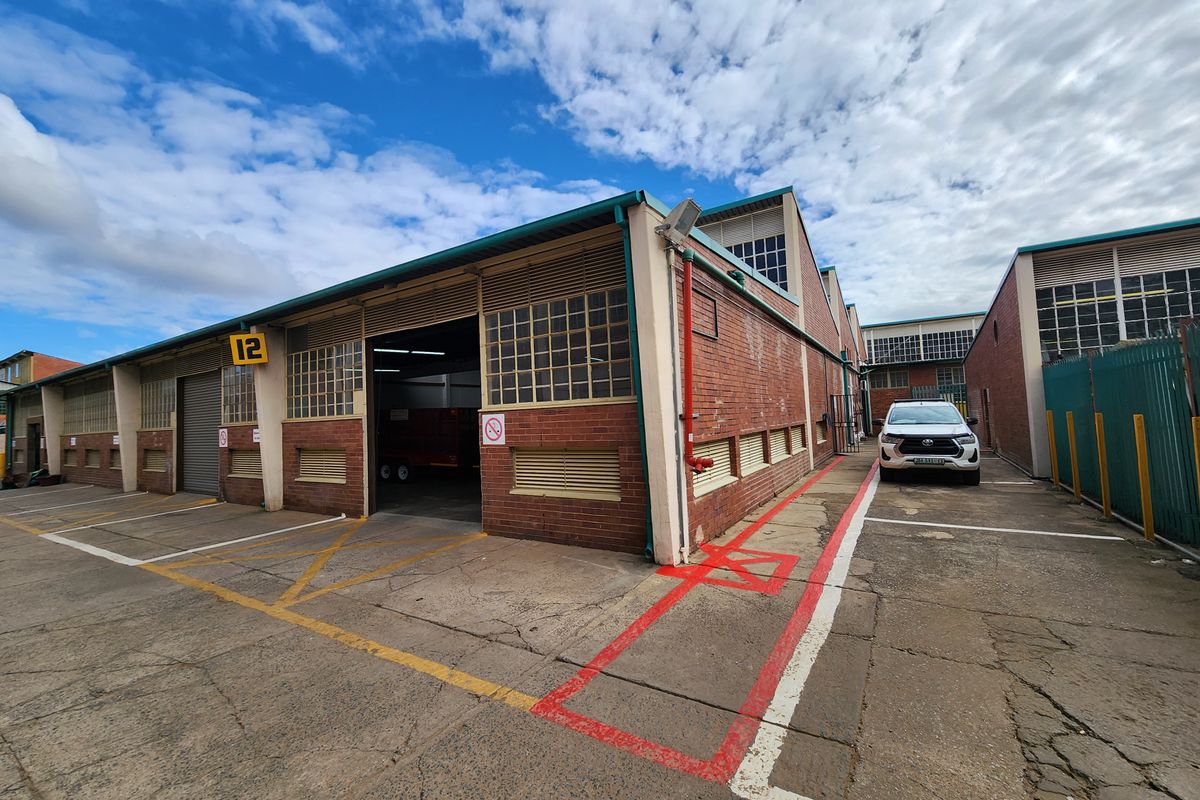 Secure 569m2 Warehouse To Let in Koedoespoort with Excellent Access & Dual Roller Shutter Doors - Photo 2
