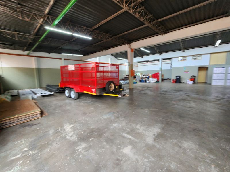 Secure 569m2 Warehouse To Let in Koedoespoort with Excellent Access & Dual Roller Shutter Doors - Photo 3