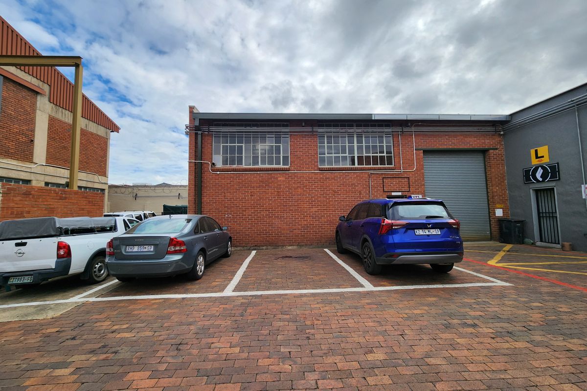 156m2 Warehouse with 3-Phase Power To Let in Koedoespoort - Photo 2